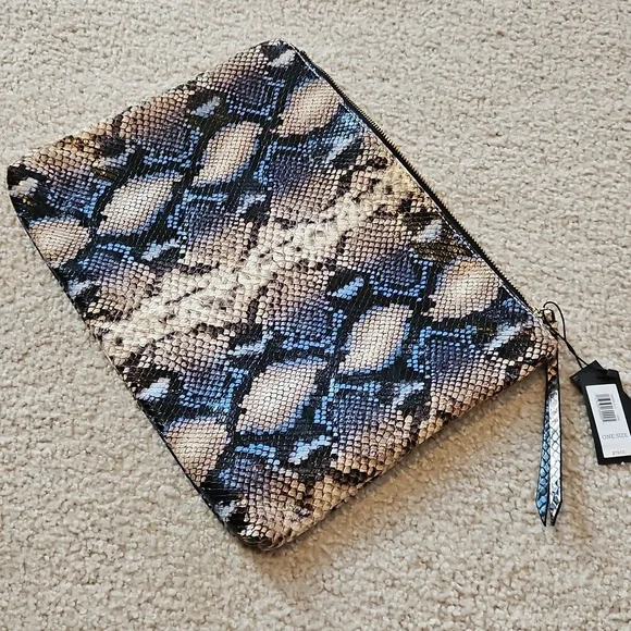 Banana Republic Snake Skin Embossed Leather Clutch Oversized Buttery Soft NWT - Picture 4 of 16